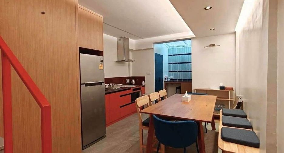 Gewerbefläche zur Miete mit 4 Zimmer in Khlong Toei, Bangkok