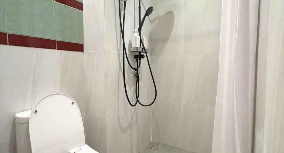 Gewerbefläche zur Miete mit 4 Zimmer in Khlong Toei, Bangkok