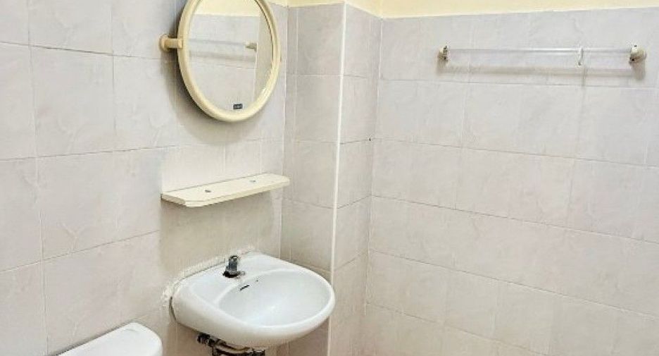 For sale 2 bedrooms townhouse in Nakhon Chai Si, Nakhon Pathom
