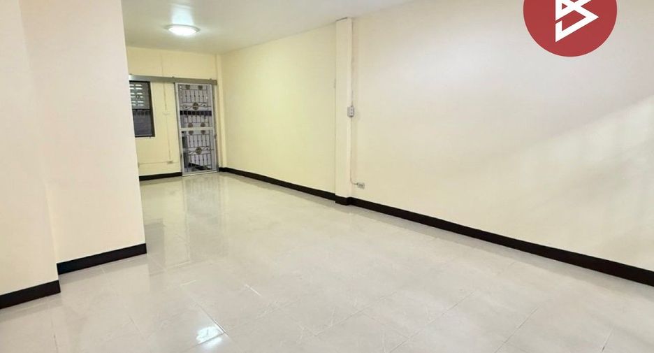 For sale 2 bedrooms townhouse in Nakhon Chai Si, Nakhon Pathom