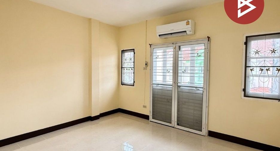 For sale 2 bedrooms townhouse in Nakhon Chai Si, Nakhon Pathom