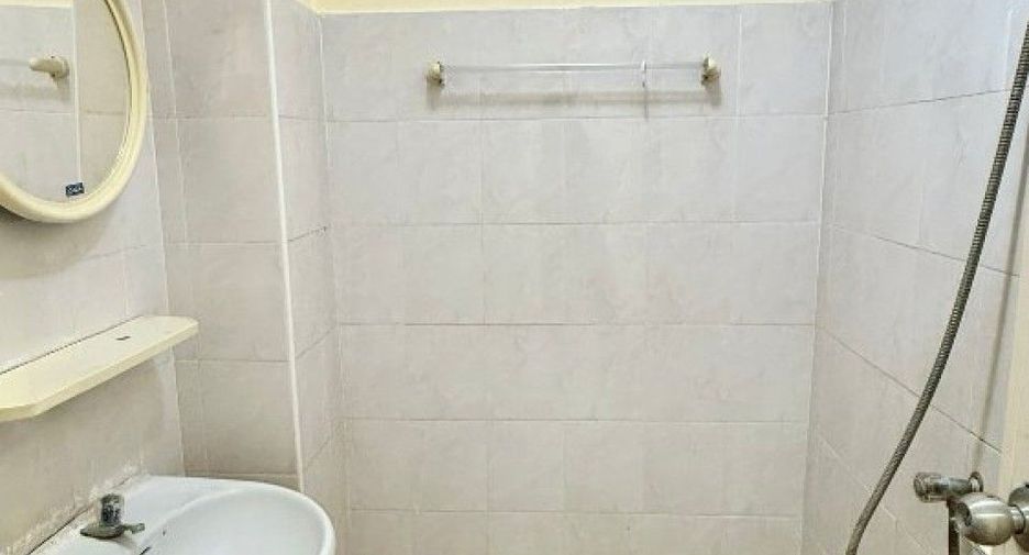 For sale 2 bedrooms townhouse in Nakhon Chai Si, Nakhon Pathom