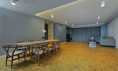 For rent 3 bedrooms serviced apartment in Watthana, Bangkok