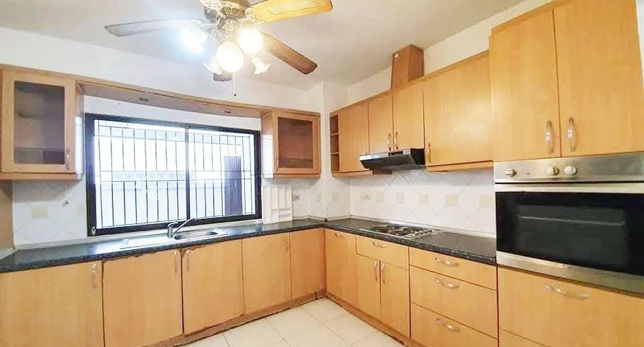 For rent 4 bedrooms villa in Jomtien, Pattaya