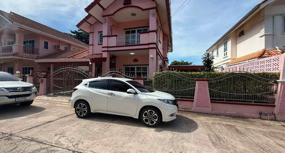For rent 3 bedrooms house in Bang Lamung, Chonburi