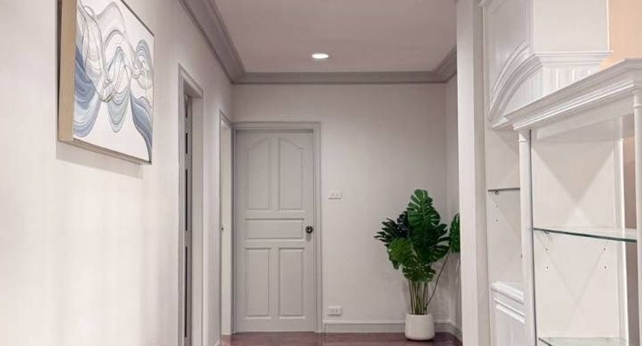 For rent 3 bedrooms condo in Watthana, Bangkok