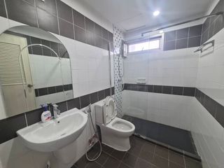 Condo en venta de 2 habitaciones en Si Racha, Chonburi