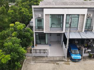 Casa adosada en venta de 3 habitaciones en Sai Mai, Bangkok