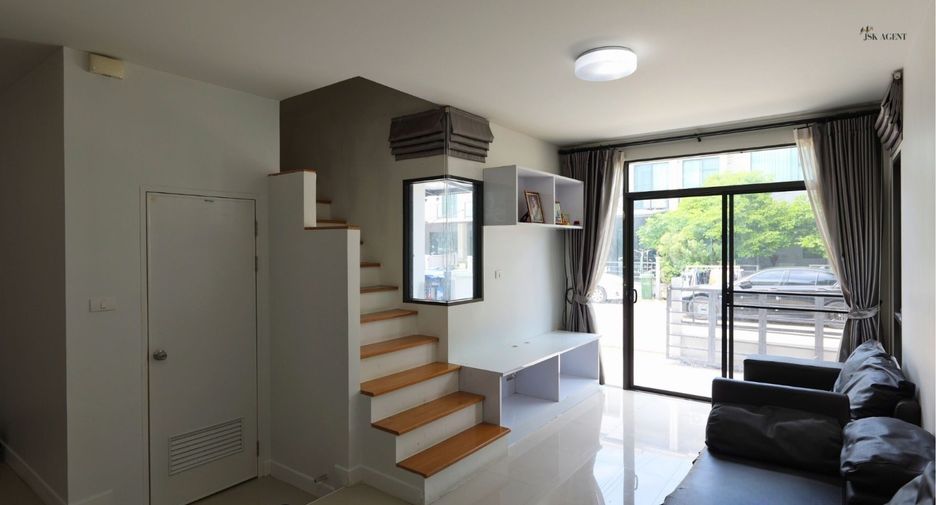 Casa adosada en venta de 3 habitaciones en Sai Mai, Bangkok