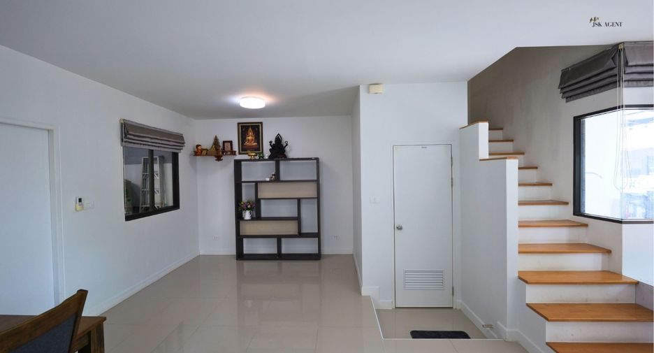 Casa adosada en venta de 3 habitaciones en Sai Mai, Bangkok