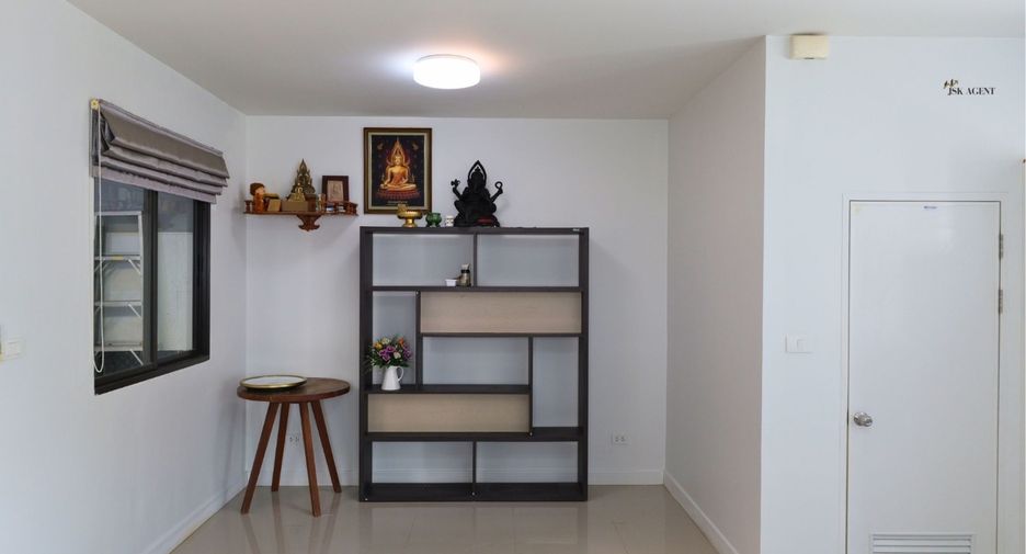 Casa adosada en venta de 3 habitaciones en Sai Mai, Bangkok