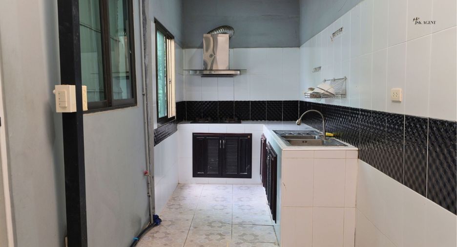 Casa adosada en venta de 3 habitaciones en Sai Mai, Bangkok
