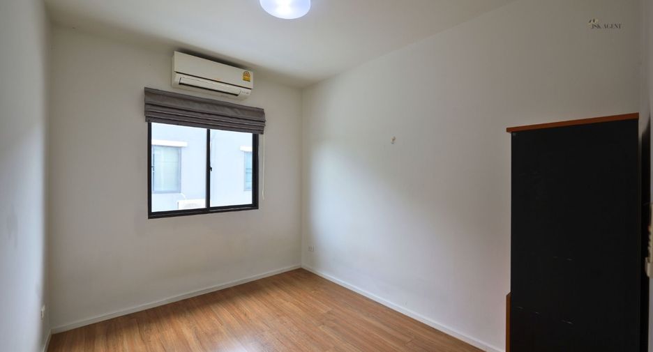 Casa adosada en venta de 3 habitaciones en Sai Mai, Bangkok