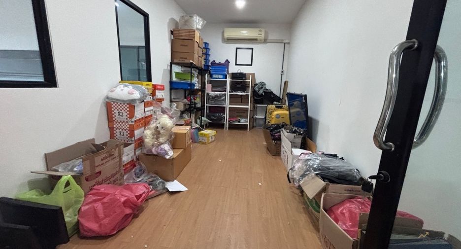 Продажа 4 спальни склад в Bang Bua Thong, Нонтабури