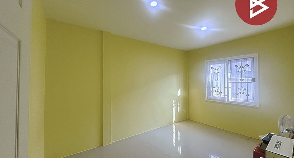 Casa adosada en venta de 3 habitaciones en Mueang Nakhon Pathom, Nakhon Pathom