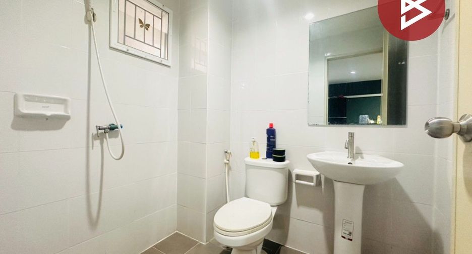 Casa adosada en venta de 3 habitaciones en Mueang Nakhon Pathom, Nakhon Pathom