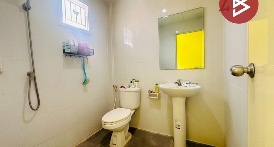 Casa adosada en venta de 3 habitaciones en Mueang Nakhon Pathom, Nakhon Pathom