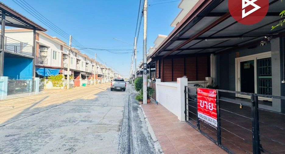 Casa adosada en venta de 3 habitaciones en Mueang Nakhon Pathom, Nakhon Pathom