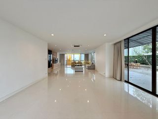 For rent 4 bedrooms apartment in Khlong Toei, Bangkok