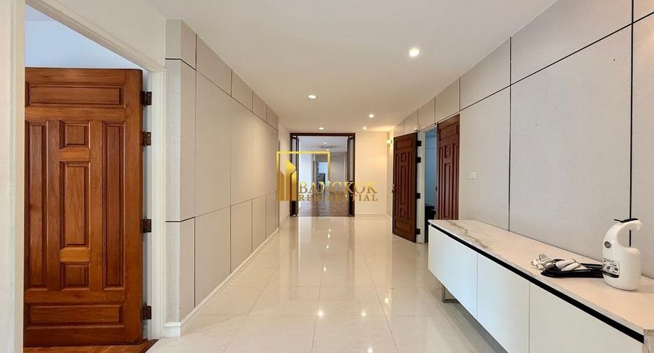 For rent 4 bedrooms apartment in Khlong Toei, Bangkok