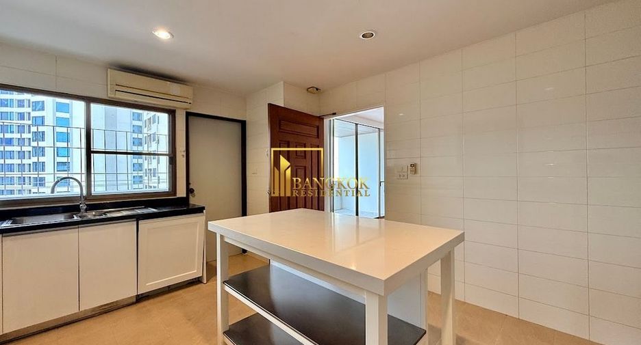 For rent 4 bedrooms apartment in Khlong Toei, Bangkok