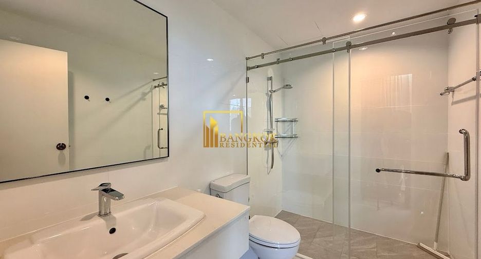 For rent 4 bedrooms apartment in Khlong Toei, Bangkok