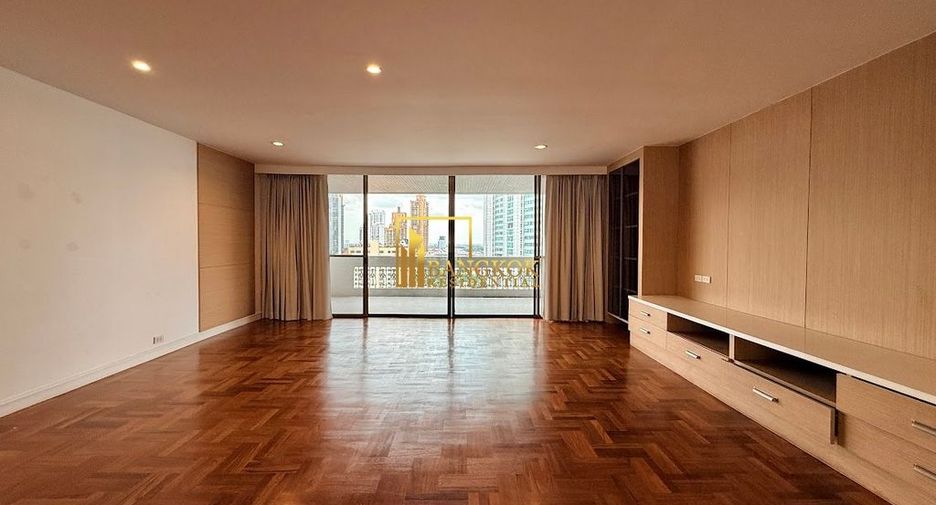 For rent 4 bedrooms apartment in Khlong Toei, Bangkok