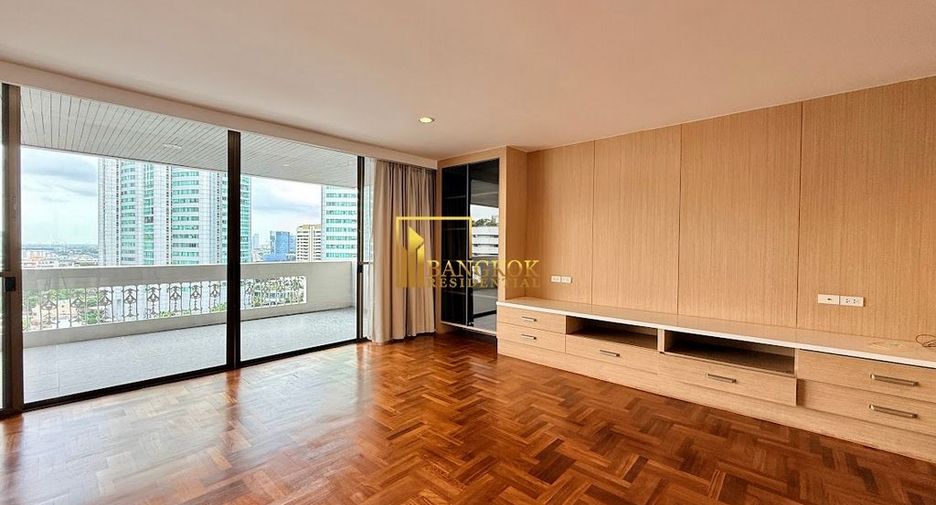 For rent 4 bedrooms apartment in Khlong Toei, Bangkok