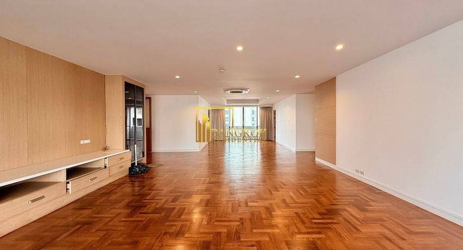 For rent 4 bedrooms apartment in Khlong Toei, Bangkok
