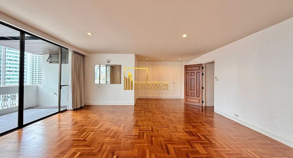 For rent 4 bedrooms apartment in Khlong Toei, Bangkok
