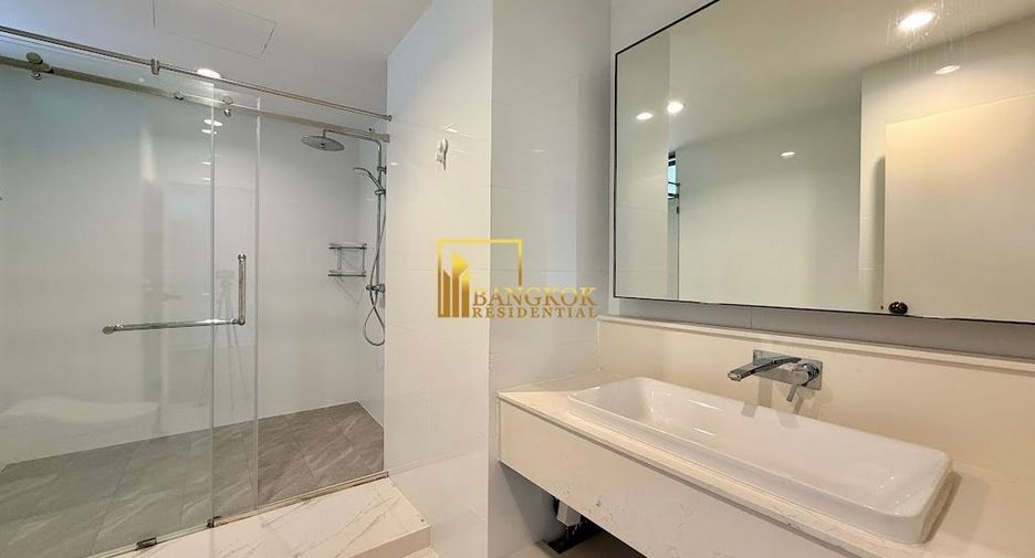 For rent 4 bedrooms apartment in Khlong Toei, Bangkok