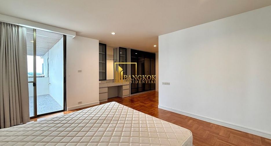 For rent 4 bedrooms apartment in Khlong Toei, Bangkok