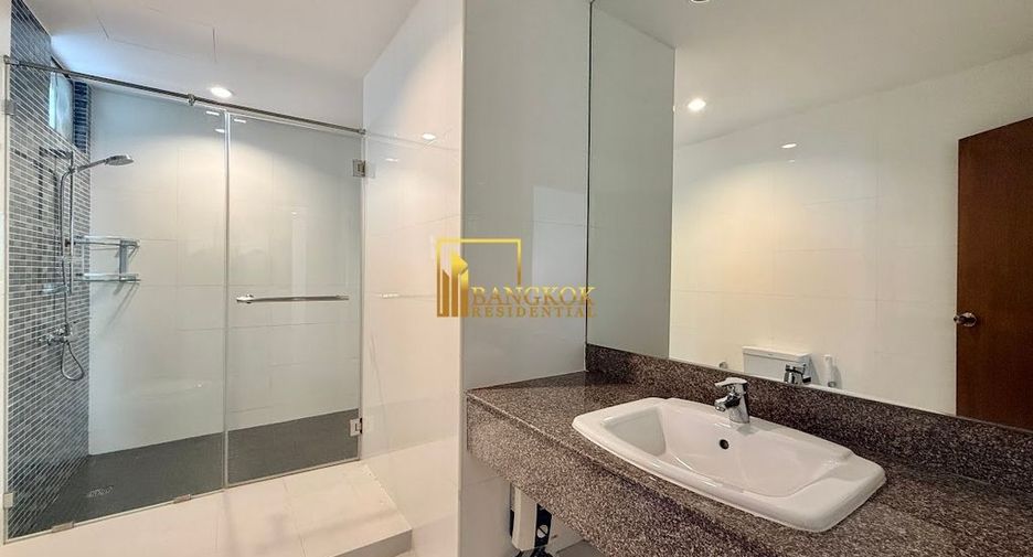 For rent 4 bedrooms apartment in Khlong Toei, Bangkok
