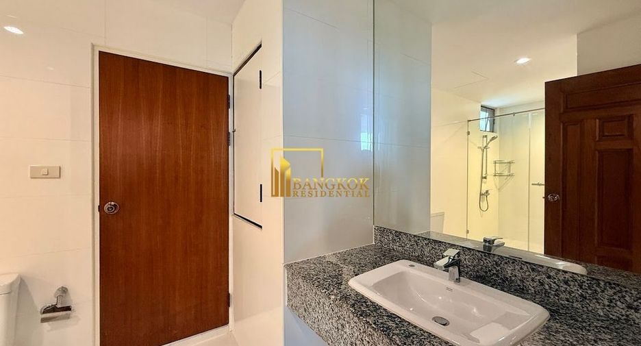 For rent 4 bedrooms apartment in Khlong Toei, Bangkok