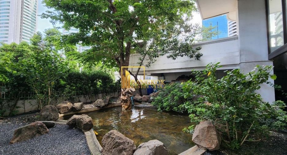 For rent 4 bedrooms apartment in Khlong Toei, Bangkok