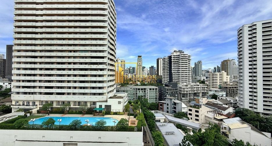 For rent 2 bedrooms condo in Watthana, Bangkok