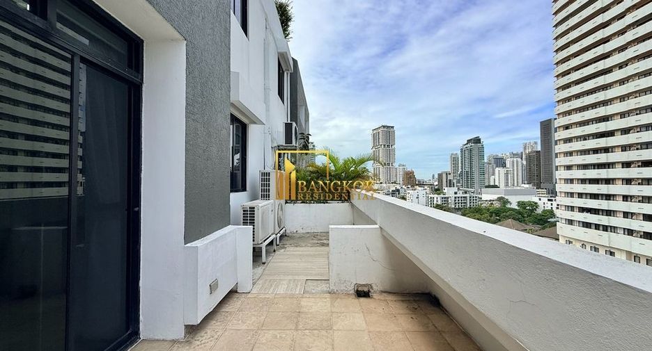 For rent 2 bedrooms condo in Watthana, Bangkok