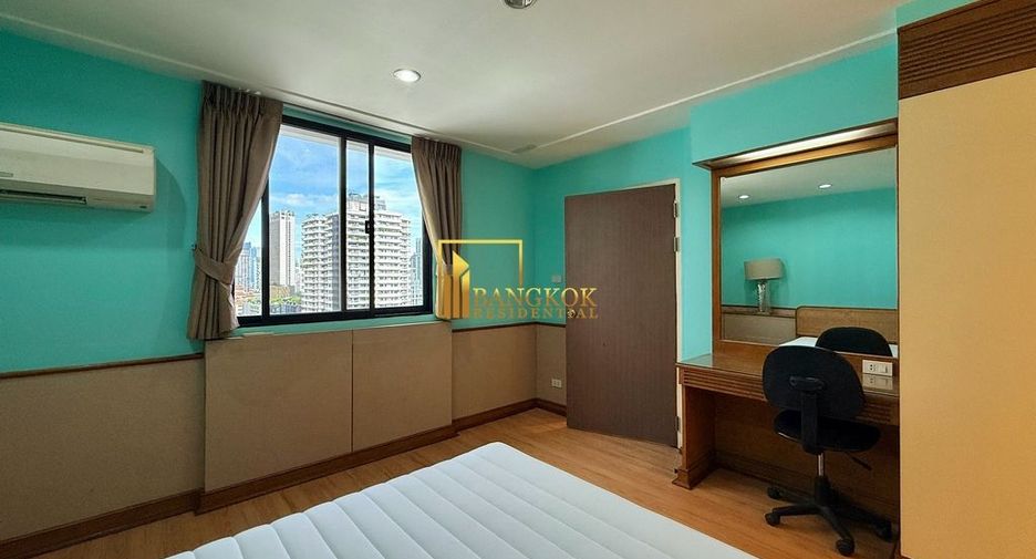 For rent 2 bedrooms condo in Watthana, Bangkok