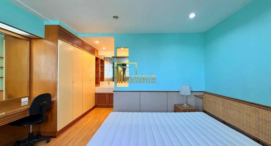 For rent 2 bedrooms condo in Watthana, Bangkok