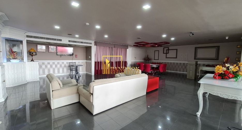 For rent 2 bedrooms condo in Watthana, Bangkok