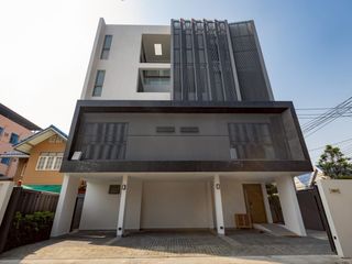 Haus zur Miete und zum Kauf mit 3 Zimmer in Bueng Kum, Bangkok