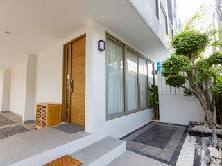 Haus zur Miete und zum Kauf mit 3 Zimmer in Bueng Kum, Bangkok