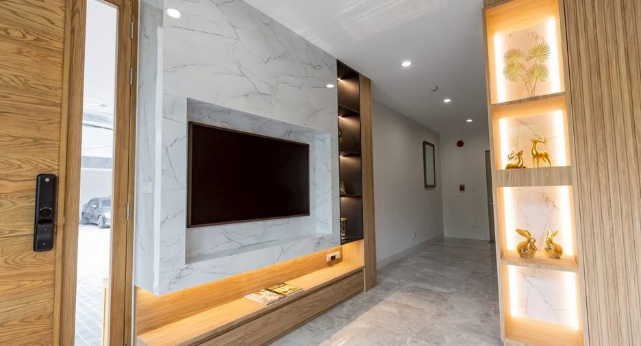 Haus zur Miete und zum Kauf mit 3 Zimmer in Bueng Kum, Bangkok