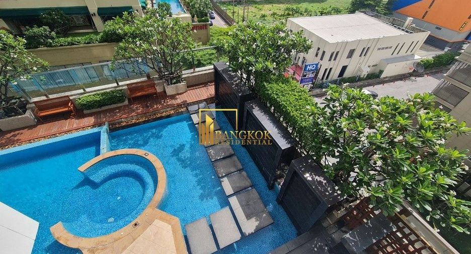 For rent 2 bedrooms condo in Khlong Toei, Bangkok