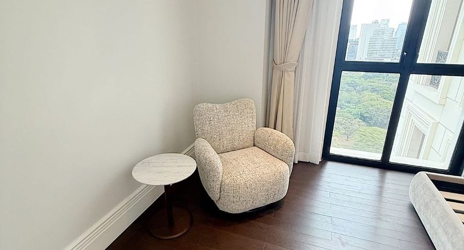 For rent and for sale 2 bedrooms condo in Pathum Wan, Bangkok