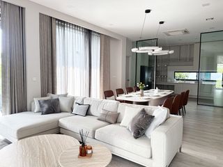 Haus zur Miete und zum Kauf mit 4 Zimmer in Saphan Sung, Bangkok