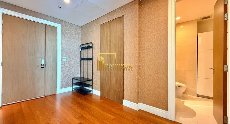 For rent 3 bedrooms condo in Khlong Toei, Bangkok