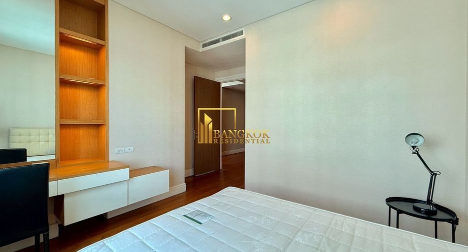 For rent 3 bedrooms condo in Khlong Toei, Bangkok
