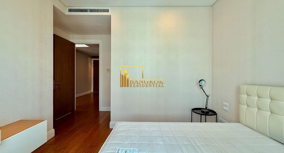 For rent 3 bedrooms condo in Khlong Toei, Bangkok