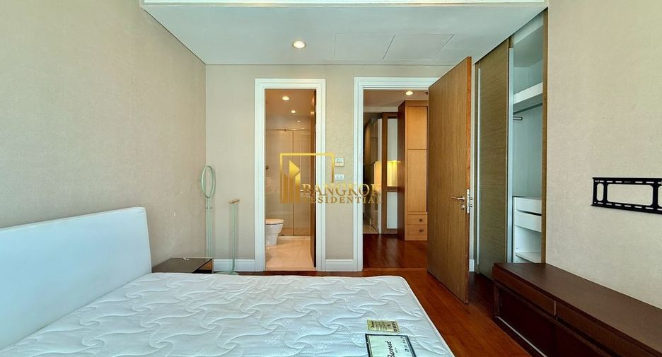 For rent 3 bedrooms condo in Khlong Toei, Bangkok